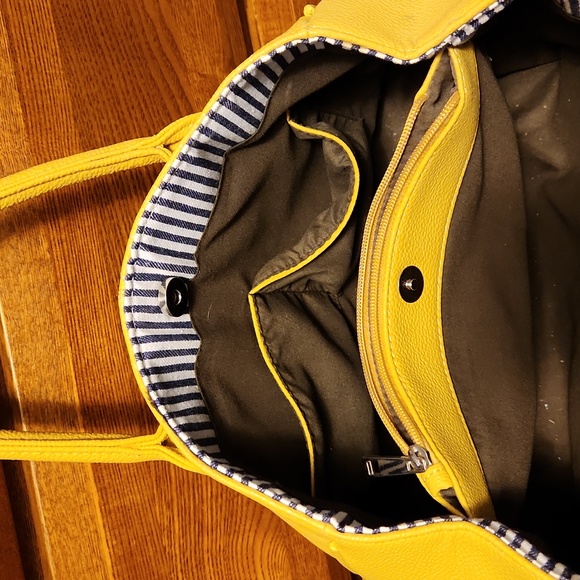 Hand Bag - Picture 3 of 8